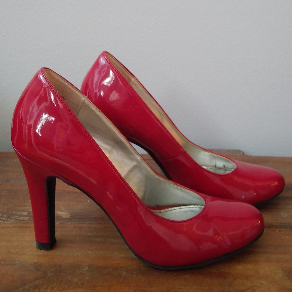 Bandolino red Heels, red pumps womens size 6